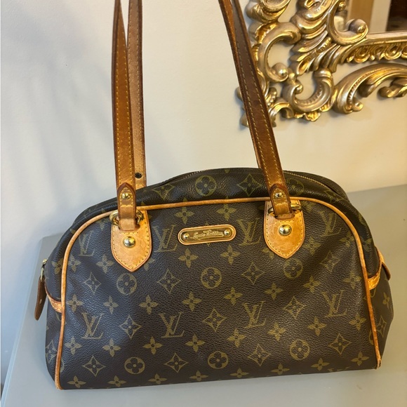 Authentic vintage Louis Vuitton shoulder purse. - Picture 1 of 6
